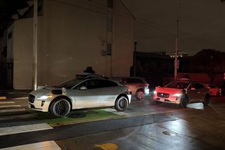 Autonomní taxíky ucpaly ulice San Francisca, zastavil je výpadek proudu - Novinky